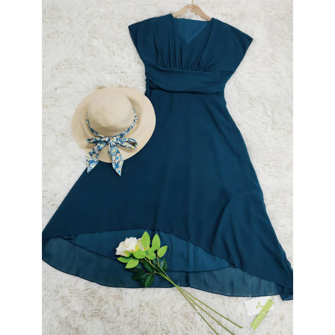 Asymmetrisch geschnittenes Damenkleid mit V-Ausschnitt und kurzen Ärmeln