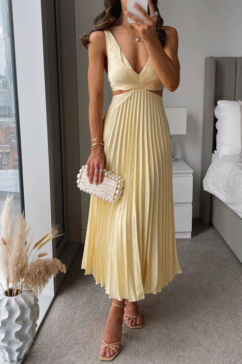 Ärmelloses Midikleid mit Faltenrock und Bindegürtel