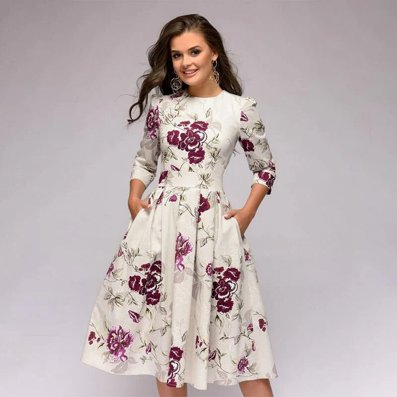 Kleid mit Dreiviertelärmeln, Taillennaht und Allover-Muster