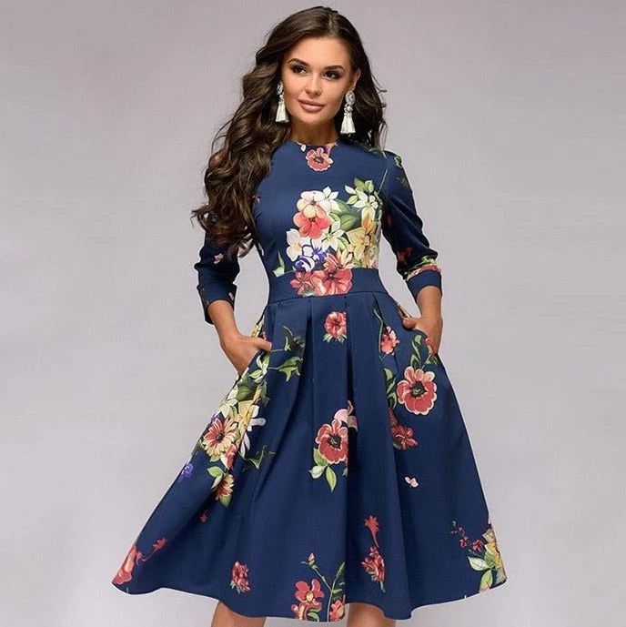 Kleid mit Dreiviertelärmeln, Taillennaht und Allover-Muster