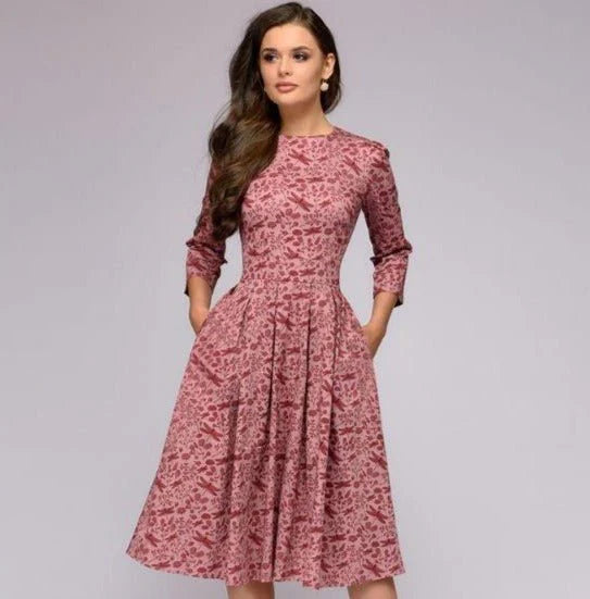 Kleid mit Dreiviertelärmeln, Taillennaht und Allover-Muster