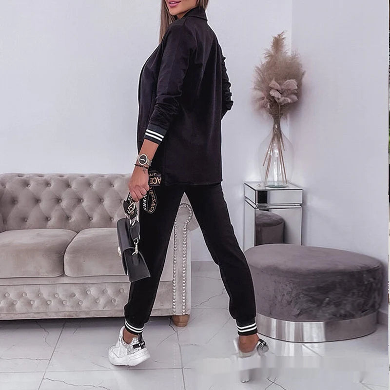 Zweiteiliges Set mit offenem Blazer und schmaler Hose mit Streifendetail