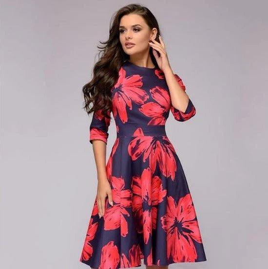 Kleid mit Dreiviertelärmeln, Taillennaht und Allover-Muster
