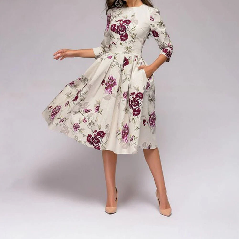 Kleid mit Dreiviertelärmeln, Taillennaht und Allover-Muster