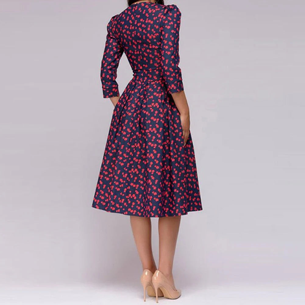 Kleid mit Dreiviertelärmeln, Taillennaht und Allover-Muster