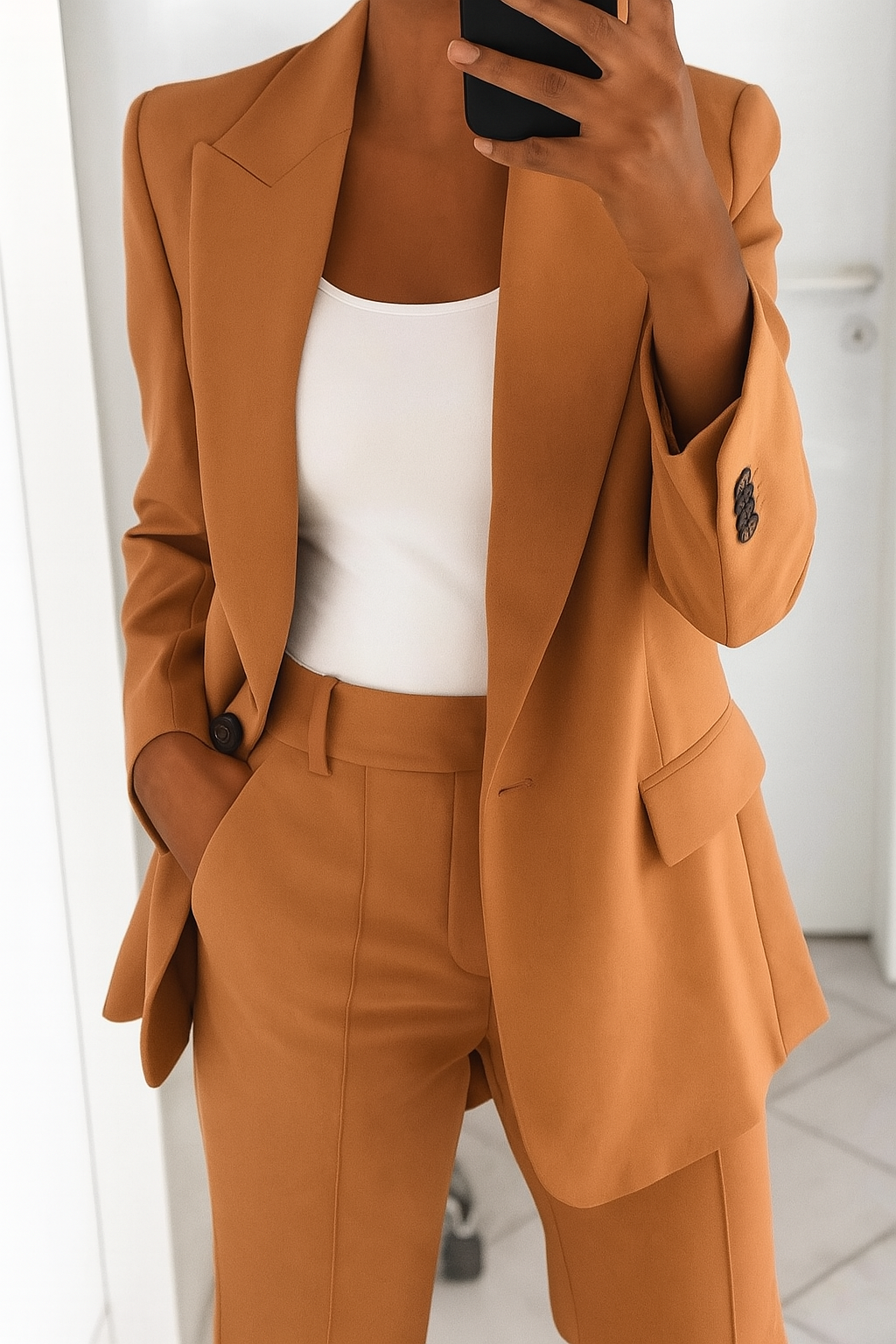 Zweiteiliger Damenanzug mit Blazer und Hose