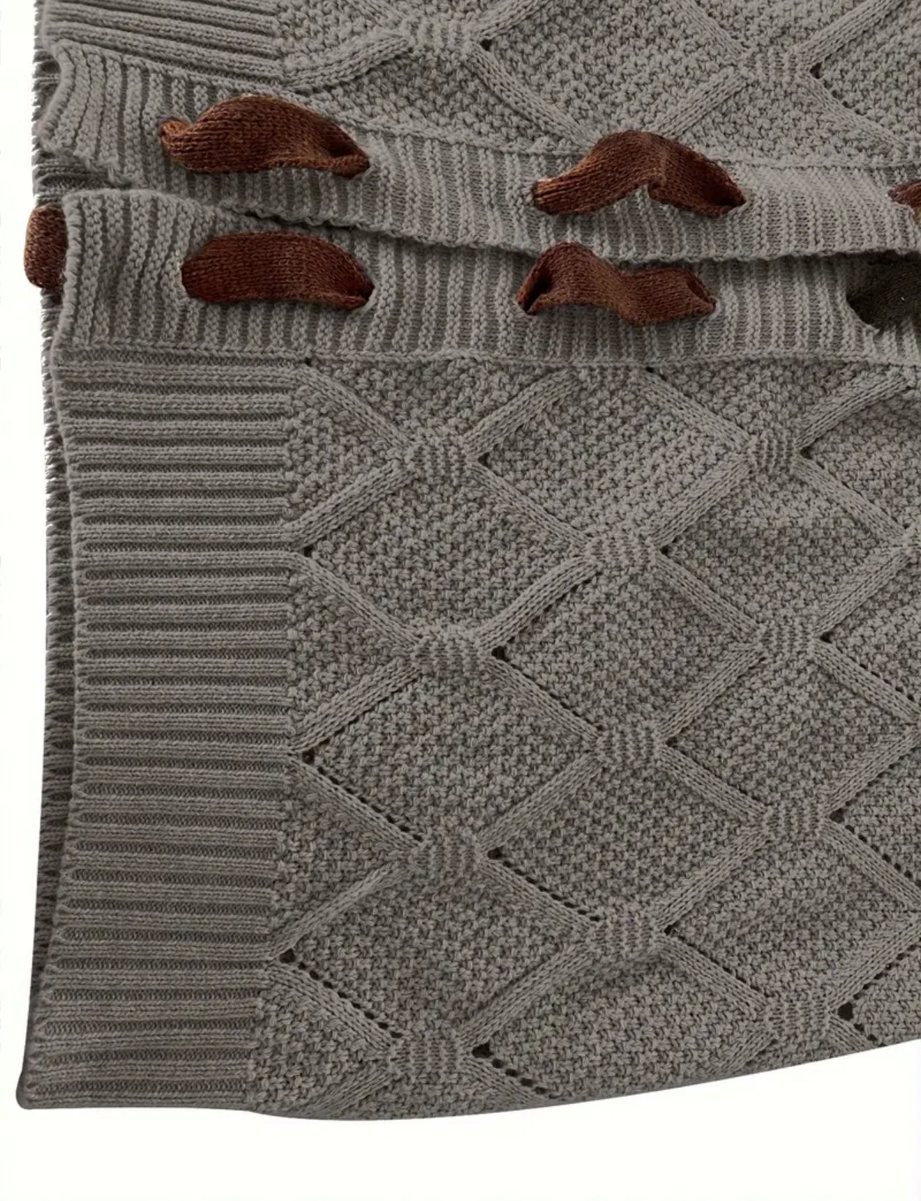 Lange Damenstrickjacke mit Kapuze und Ellenpatches