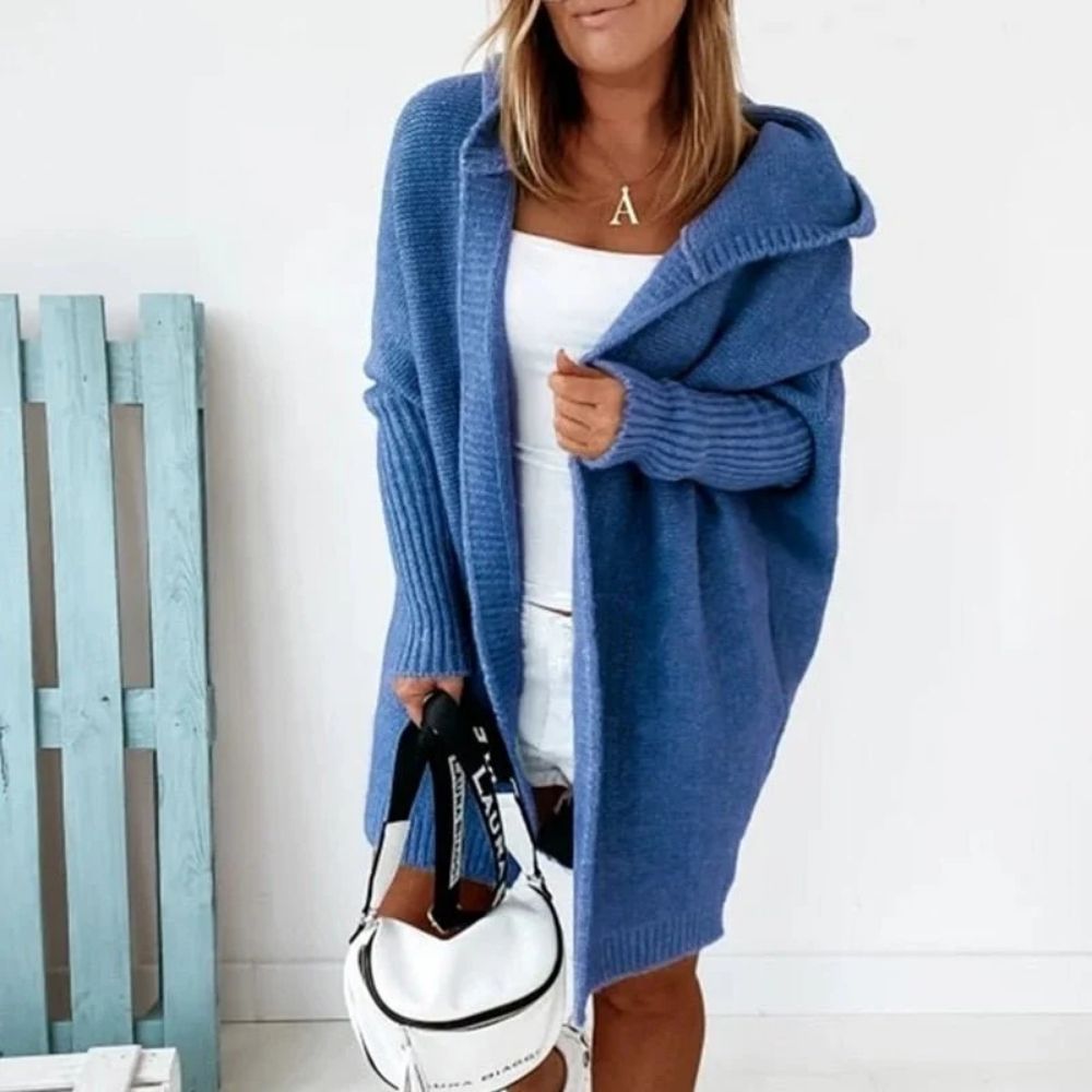 Gemütliche Damen-Strickjacke mit Kapuze im offenen Design