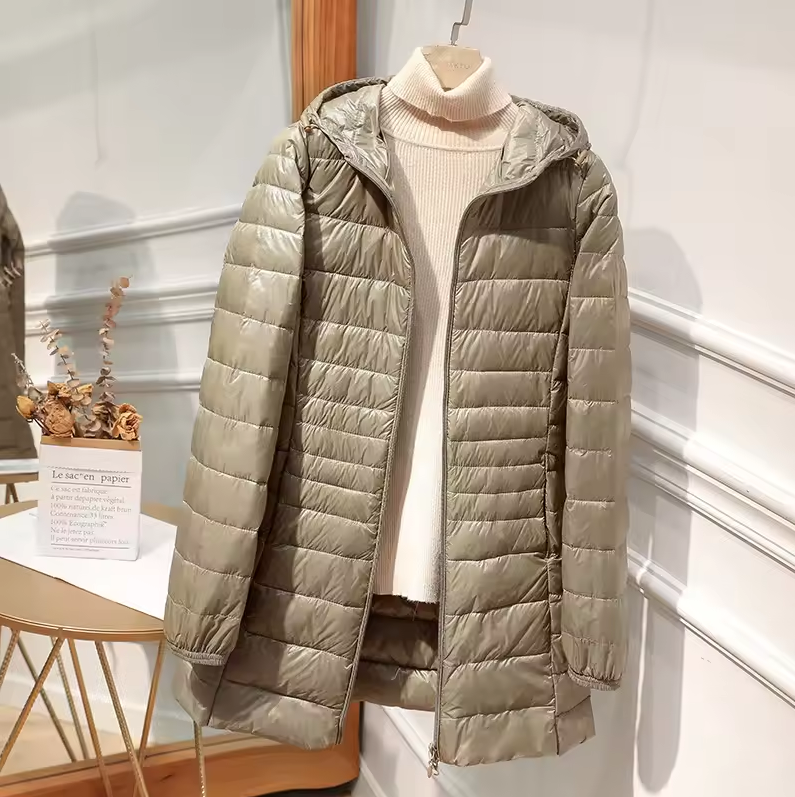 Gefütterte Damen Jacke mit Kapuze und Reißverschluss