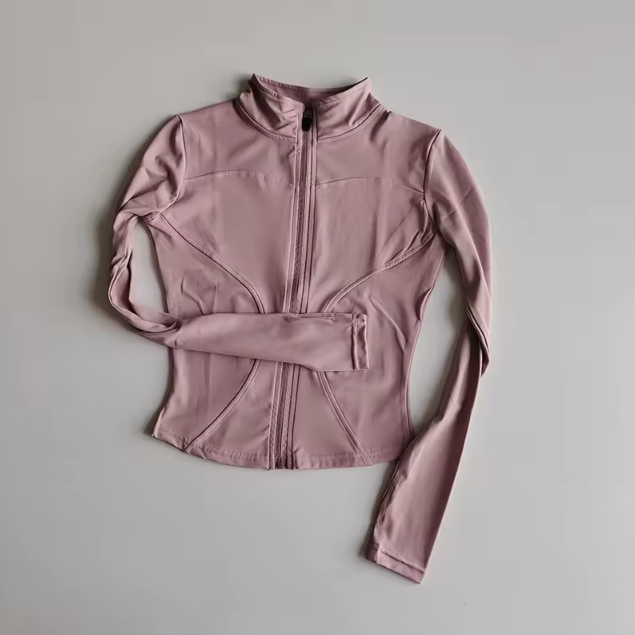 Sportliches Damen-Oberteil mit hohem Kragen und langen Ärmeln