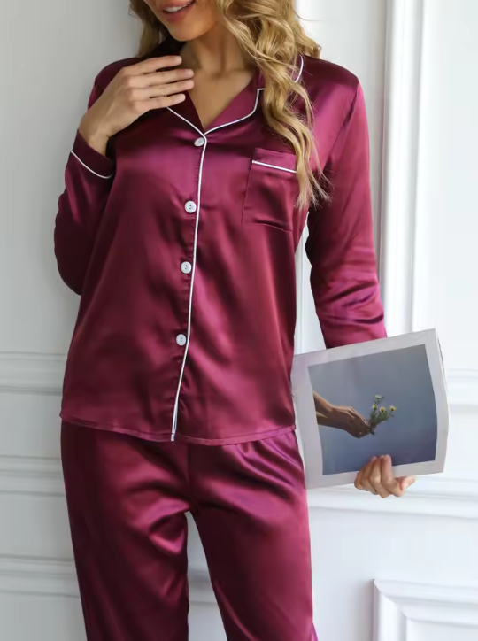Bequemes Pyjama-Set für Damen aus Satin