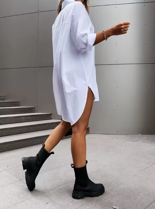Damenkleid im Hemdstil mit Knopfleiste und seitlichen Schlitzen
