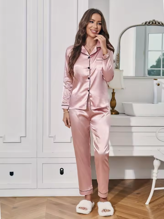 Bequemes Pyjama-Set für Damen aus Satin