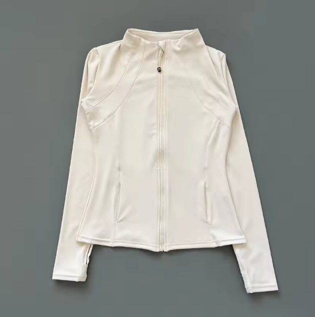 Sportliche Damenjacke mit Reißverschluss und sportlichem Schnitt