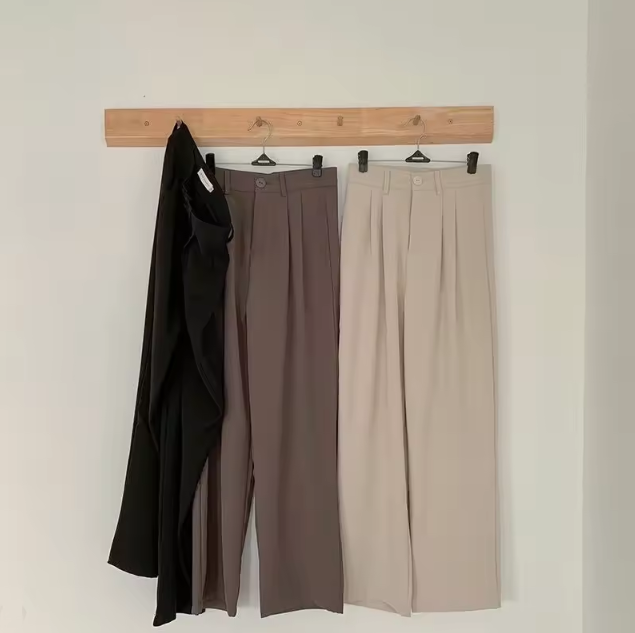 Elegante Damenhose mit Falten und elastischem Bund