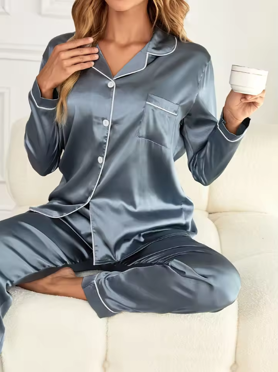 Bequemes Pyjama-Set für Damen aus Satin