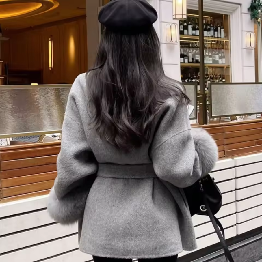 Kuschelige Jacke für Damen mit Bindegürtel