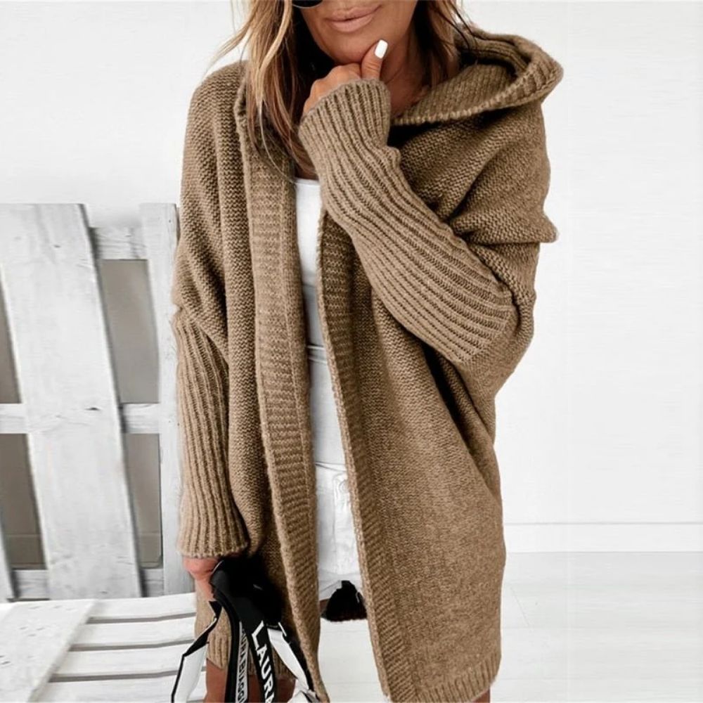 Gemütliche Damen-Strickjacke mit Kapuze im offenen Design