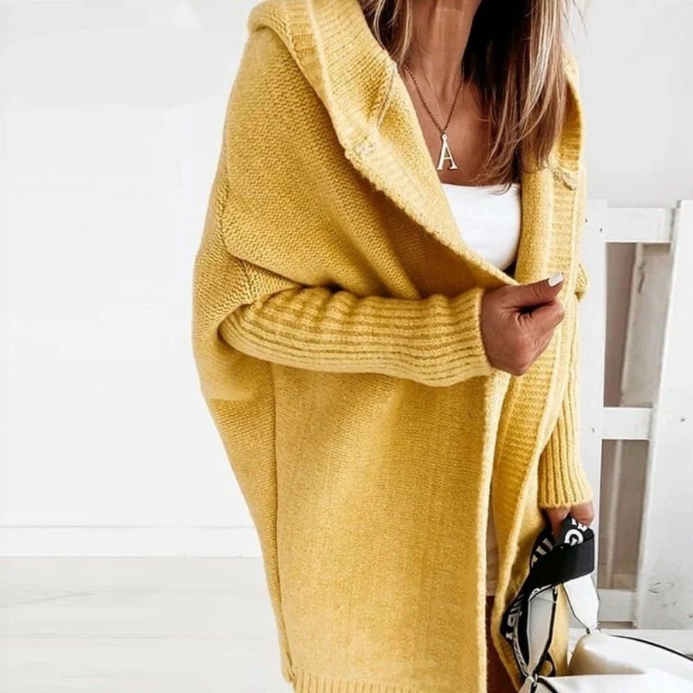 Gemütliche Damen-Strickjacke mit Kapuze im offenen Design
