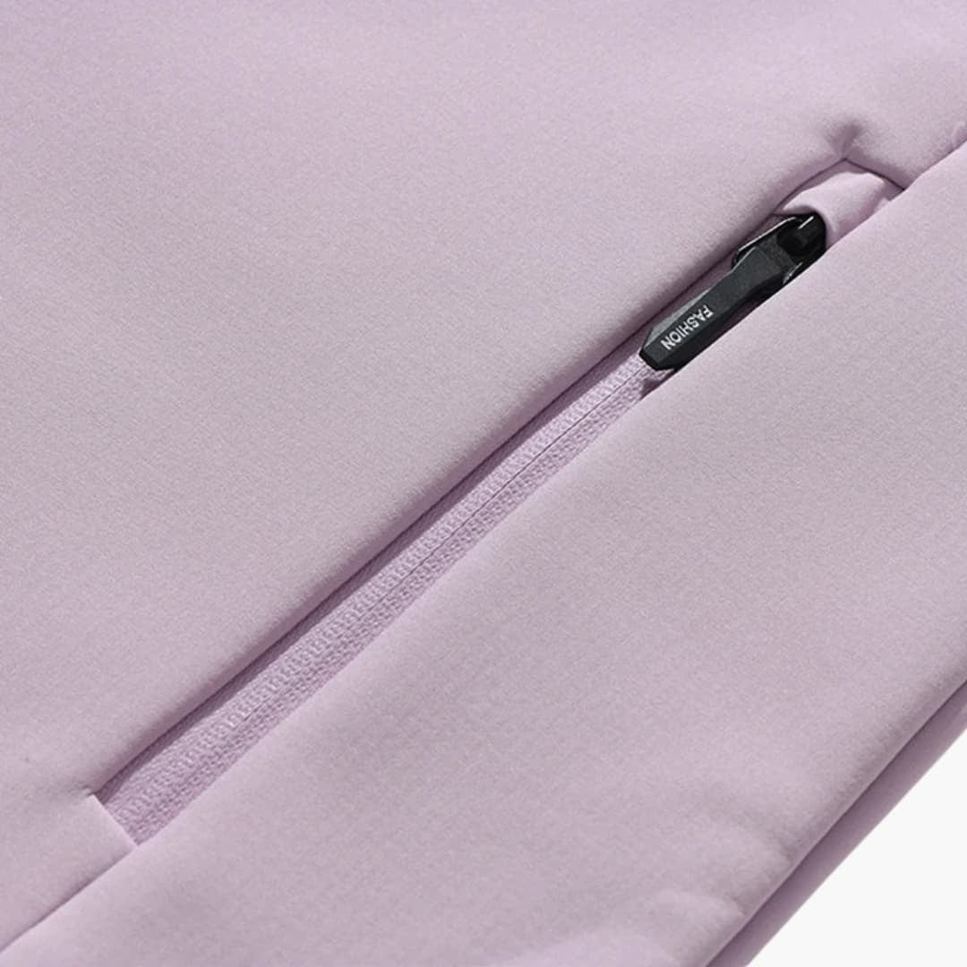 Damenjacke mit Kapuze und wetterbeständiger Oberfläche