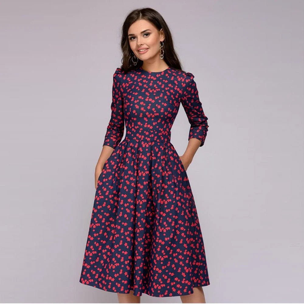Kleid mit Dreiviertelärmeln, Taillennaht und Allover-Muster