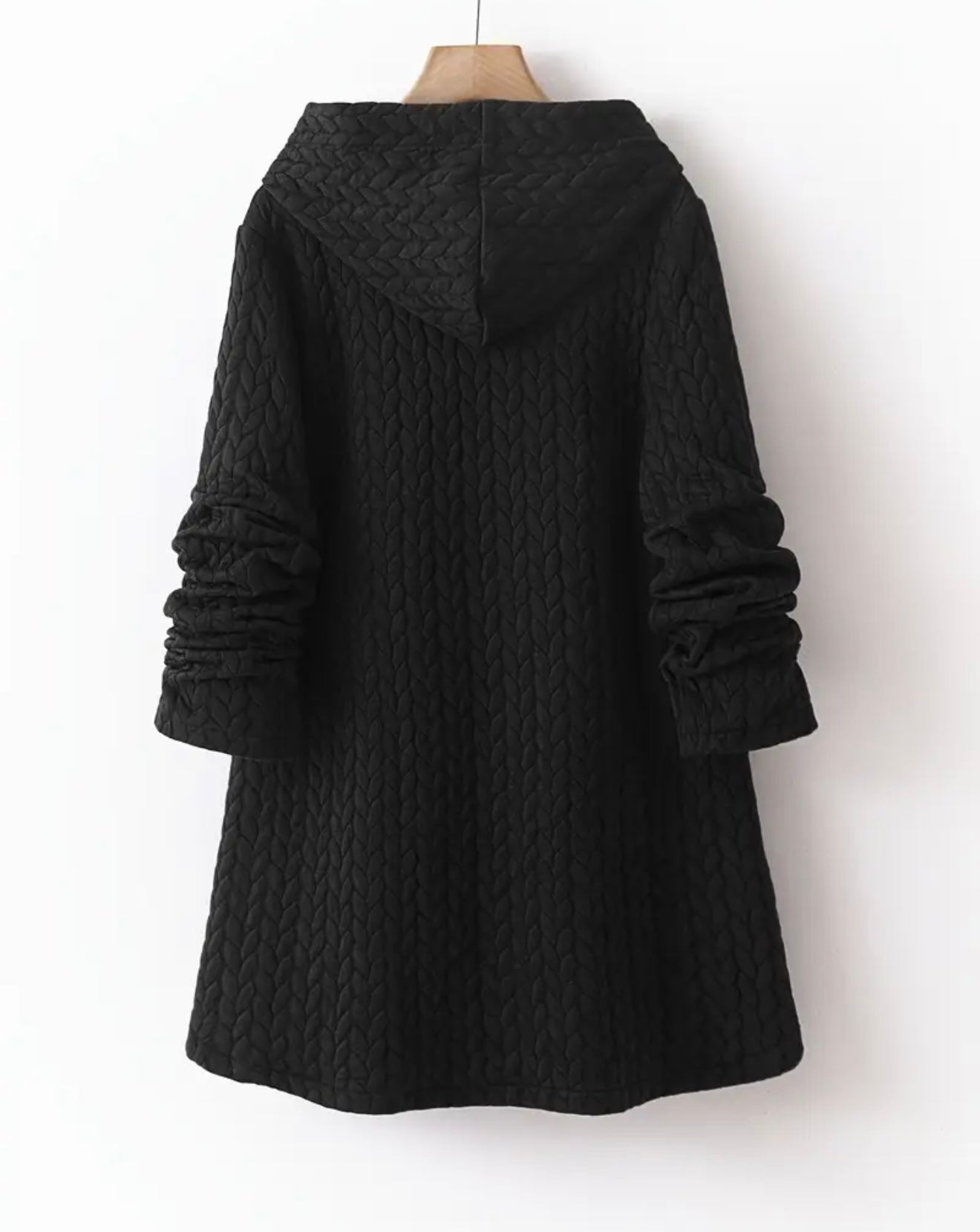 Stilvoller Strickmantel für Damen mit Kapuze und Knopfleiste