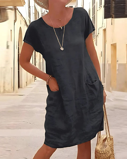 Gerades Kleid mit kurzen Ärmeln und Taschen