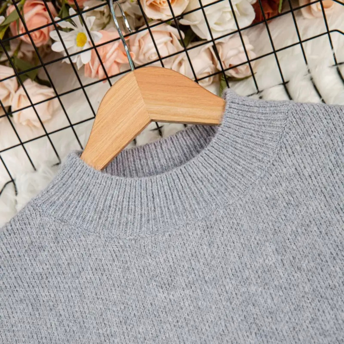 Eleganter Pullover für Damen mit Rundhalsausschnitt und legerem Schnitt