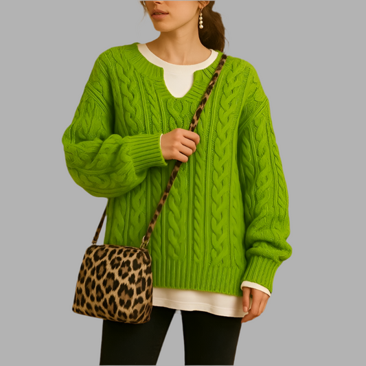 Damenstrickpullover mit Zopfmuster