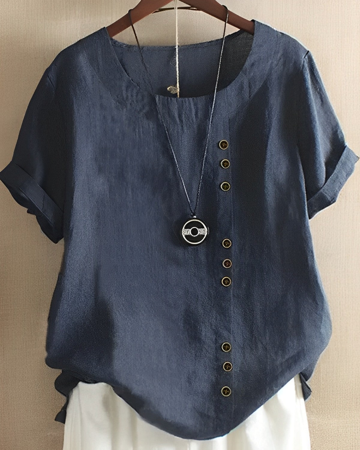Kurzärmelige Bluse mit schräger Knopfleiste