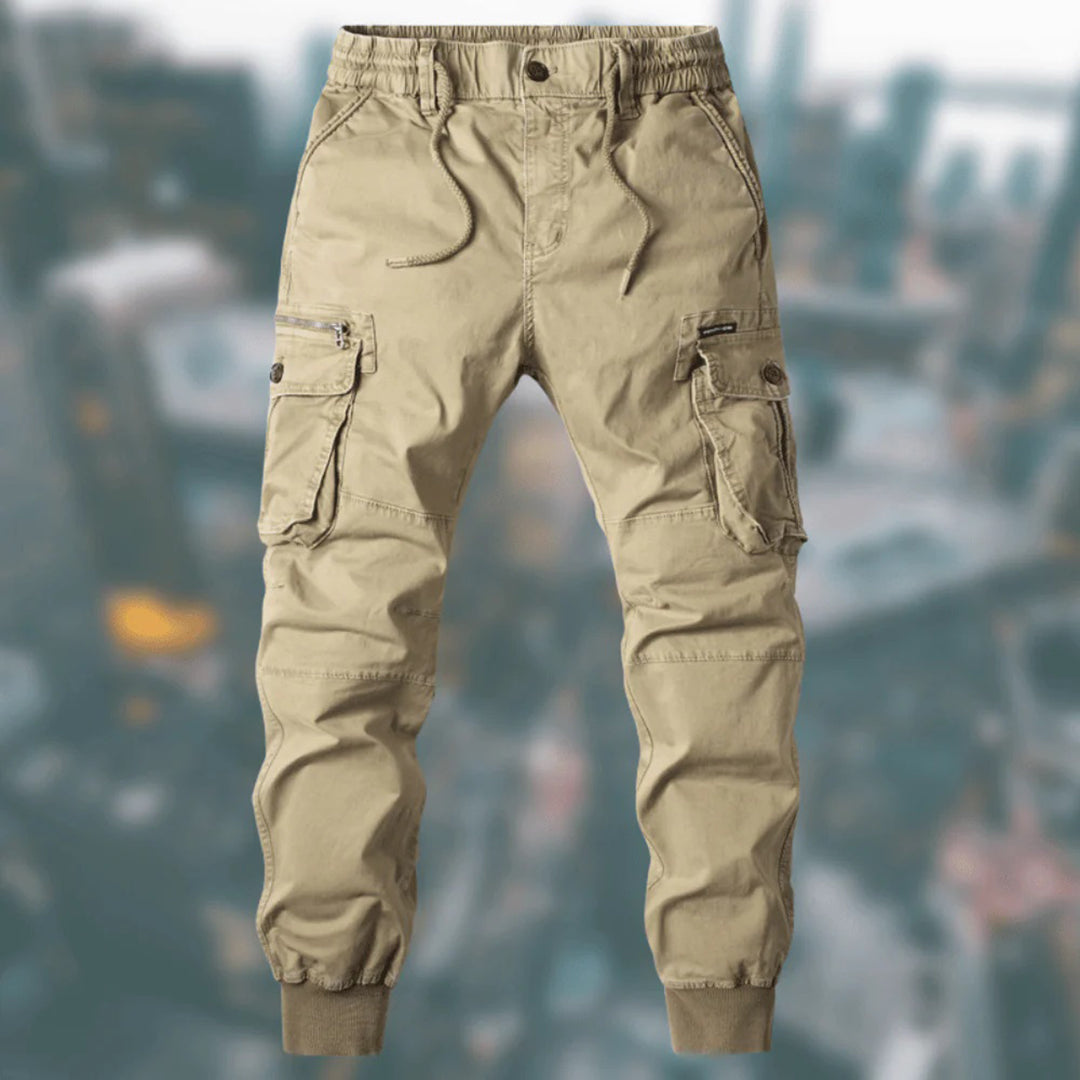 Cargohose mit Taschen und elastischen Beinabschlüssen