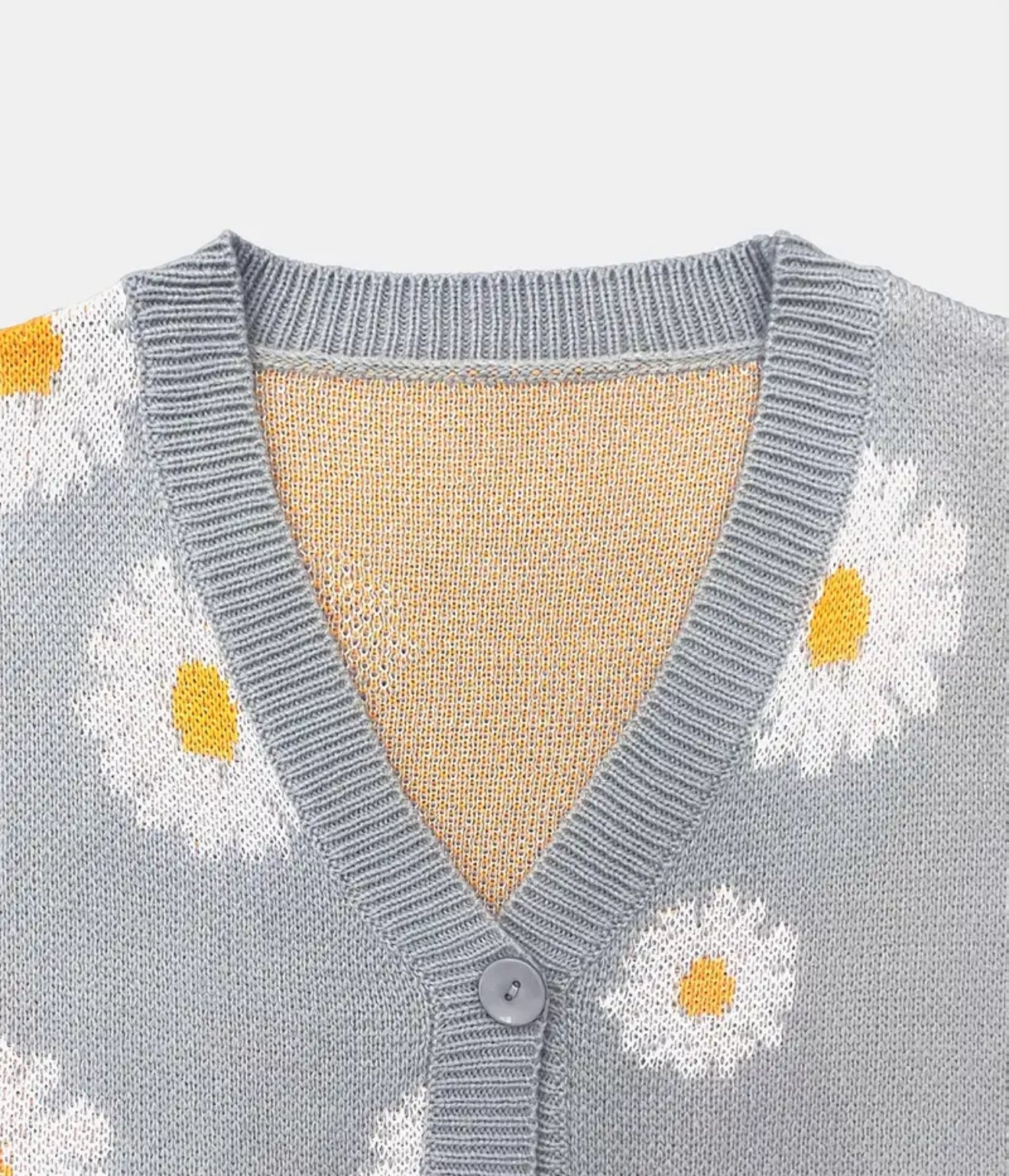 Strickjacke mit Blumenmuster und Knopfleiste