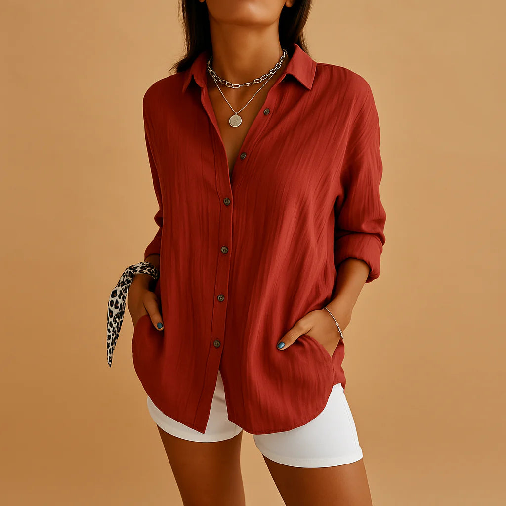 Locker geschnittene Bluse mit Hemdkragen und Knopfleiste