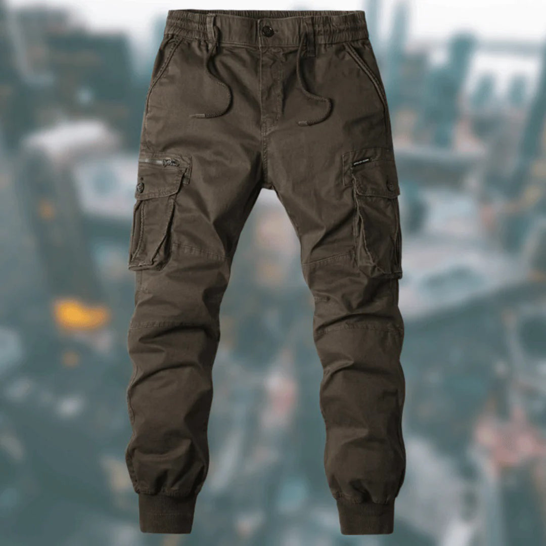 Cargohose mit Taschen und elastischen Beinabschlüssen
