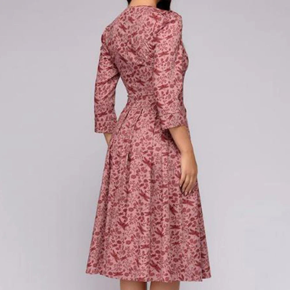 Kleid mit Dreiviertelärmeln, Taillennaht und Allover-Muster