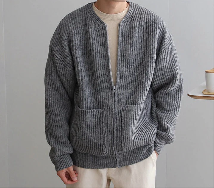 Strickjacke mit aufgesetzten Taschen