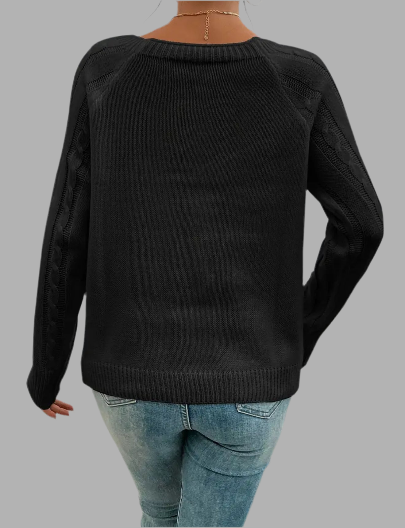 Damenpullover mit Zopfmuster und Knopfdetails