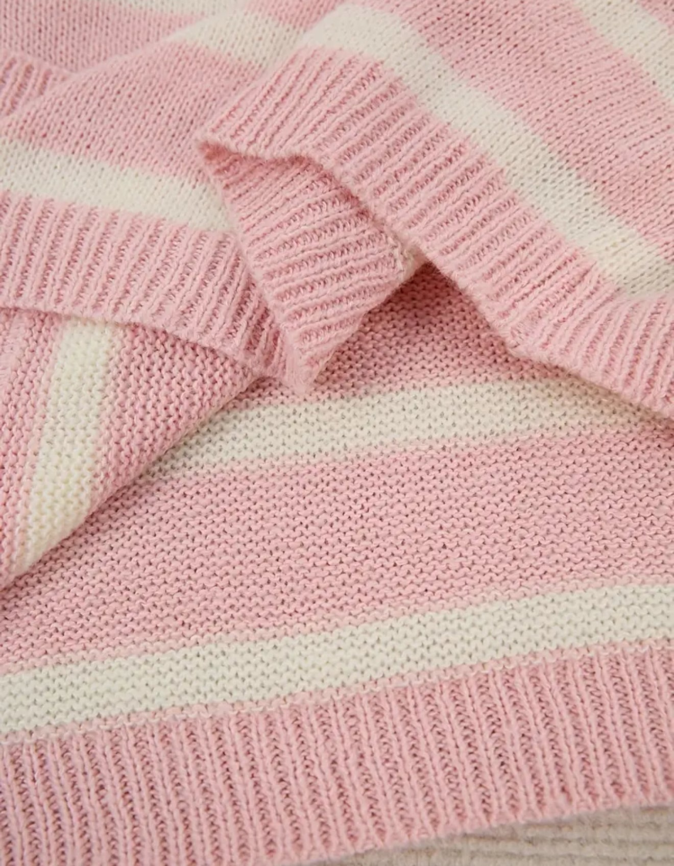 Damenpullover mit Streifenmuster und Taschen