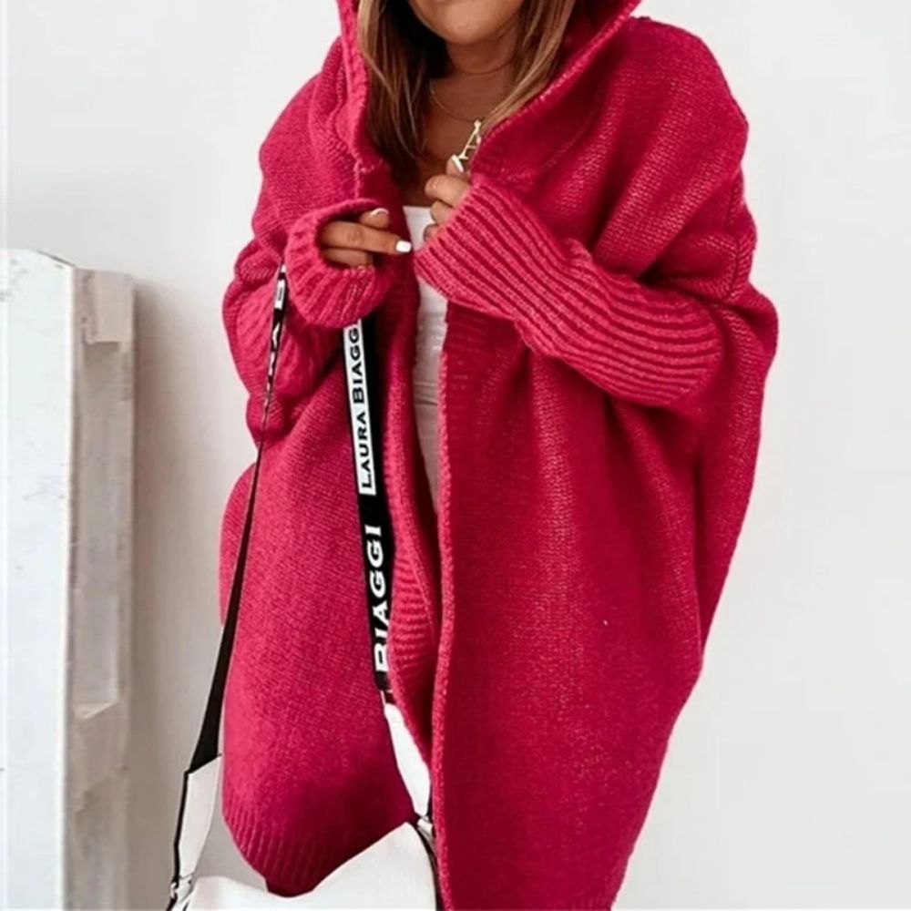 Gemütliche Damen-Strickjacke mit Kapuze im offenen Design