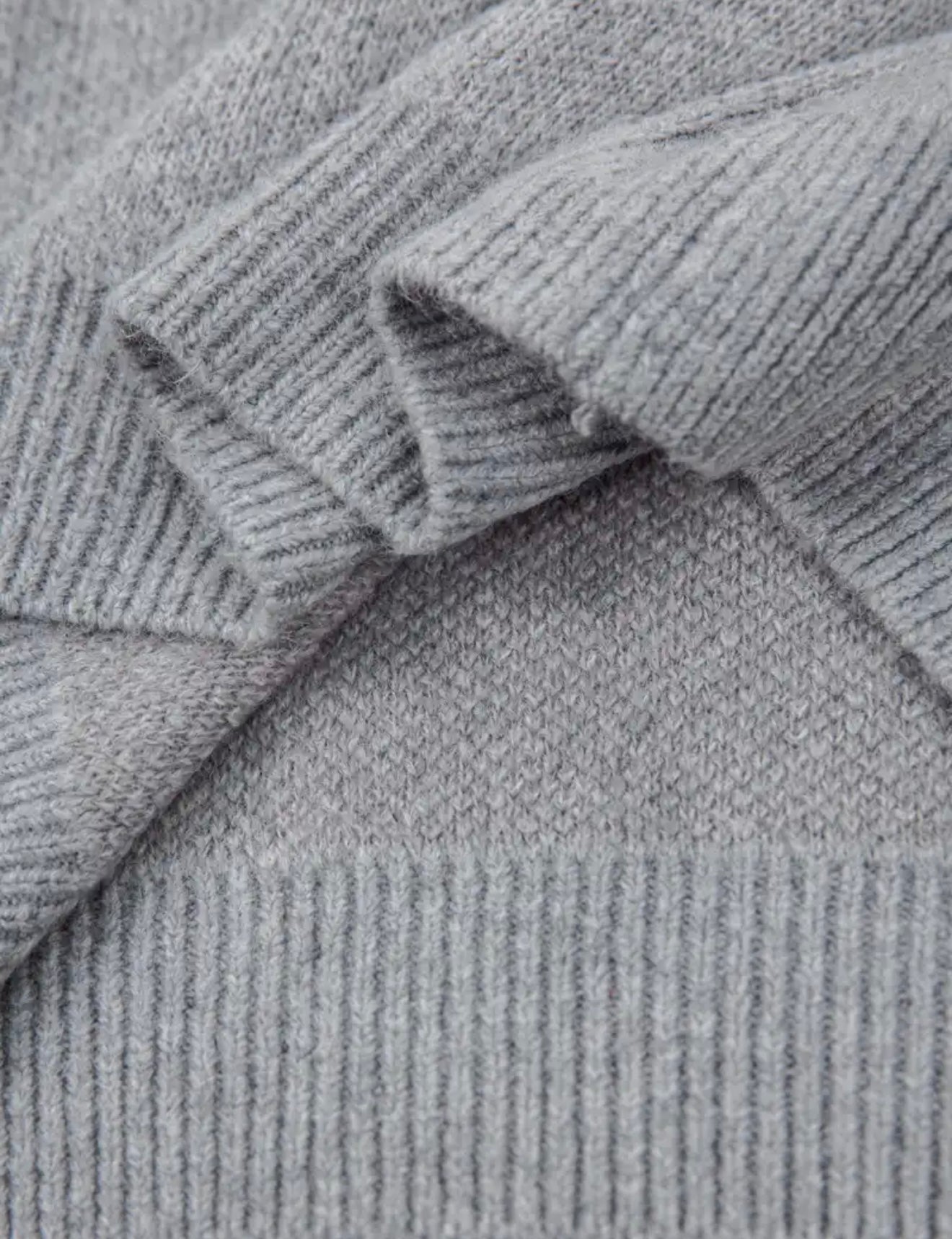 Eleganter Pullover für Damen mit Rundhalsausschnitt und legerem Schnitt