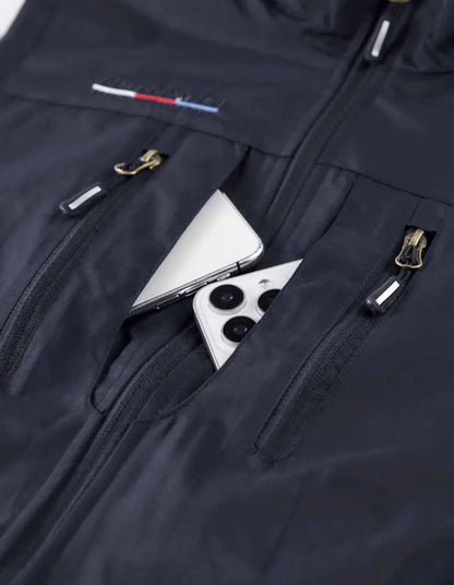 Herrenweste mit Stehkragen und Mehrfachtaschen