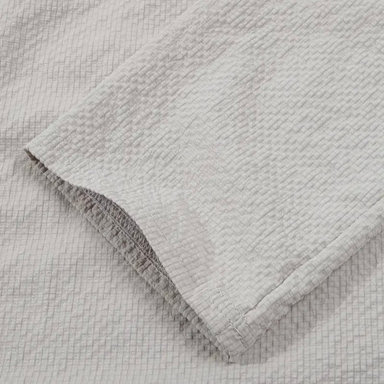 Leichtes Herren Hemd mit Stehkragen und halber Knopfleiste