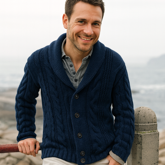 Herren Strickjacke mit Schalkragen und Zopfmuster