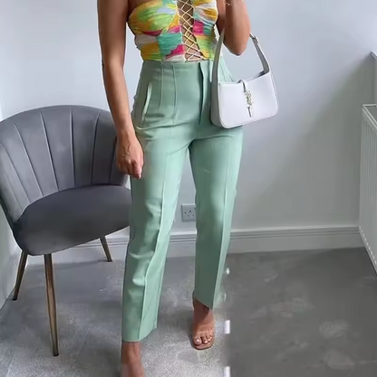 Elegant geschnittene Hose für Damen mit einem hohem Bund