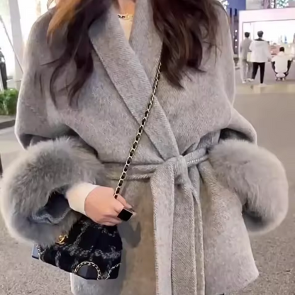 Kuschelige Jacke für Damen mit Bindegürtel