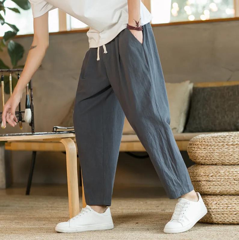 Locker geschnittene Hose mit elastischem Bund und Kordelzug