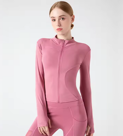 Enganliegende sportliche Jacke für Damen mit Reißverschluss und hohem Kragen