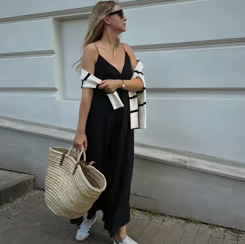 Ärmelloser Jumpsuit mit weitem Bein und schmalen Trägern