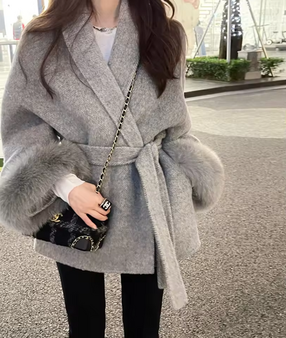Kuschelige Jacke für Damen mit Bindegürtel