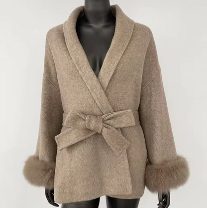 Kuschelige Jacke für Damen mit Bindegürtel